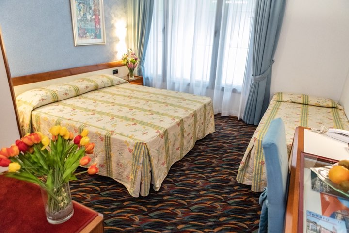 hotel-san-terenzo-camera-standard-dettaglio-4 hotel-san-terenzo-camera-standard-dettaglio-4